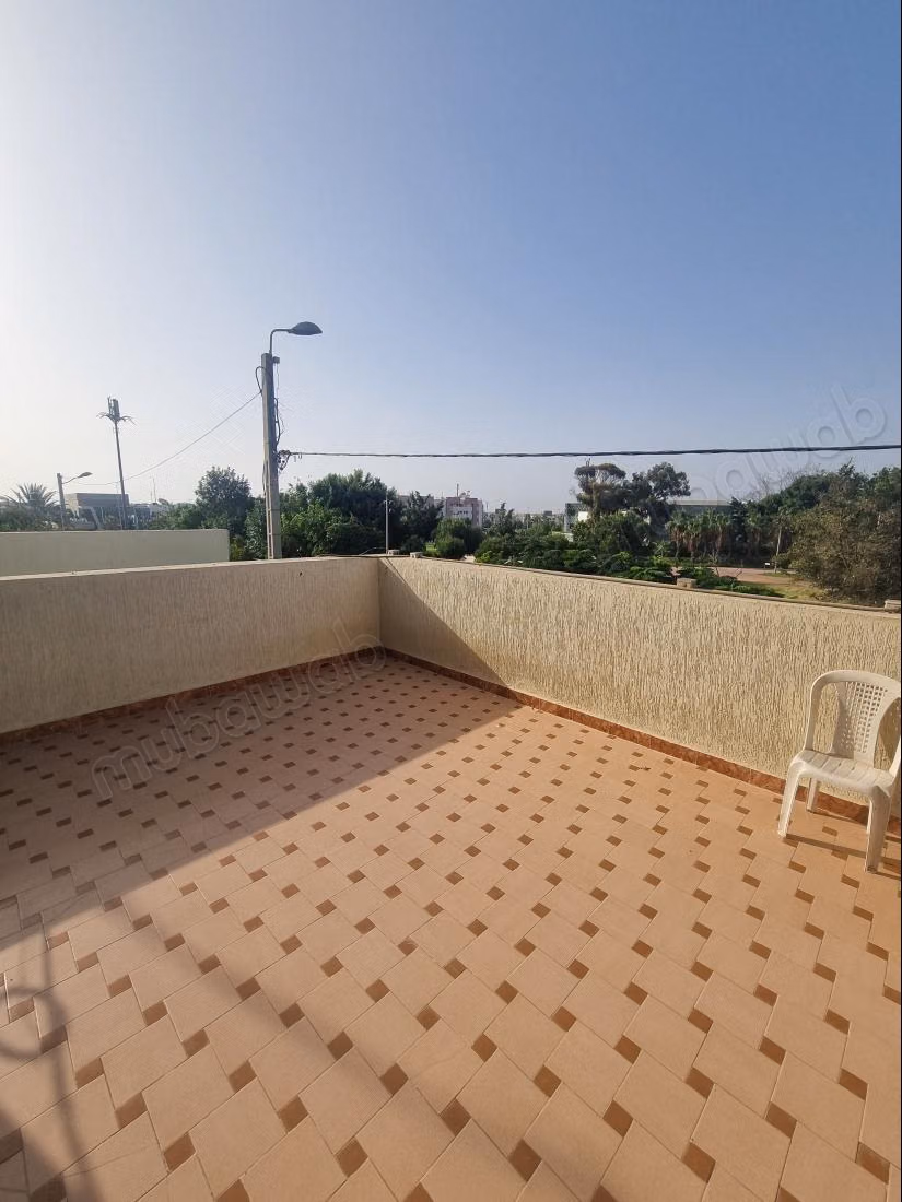 Magnifique villa à louer à Hay Dakhla. 3 grandes pièces. Porte blindée et résidence sécurisée