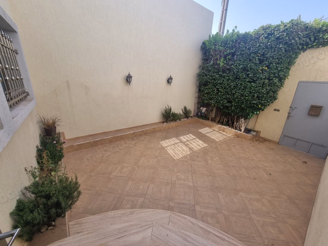 Magnifique villa à louer à Hay Dakhla. 3 grandes pièces. Porte blindée et résidence sécurisée