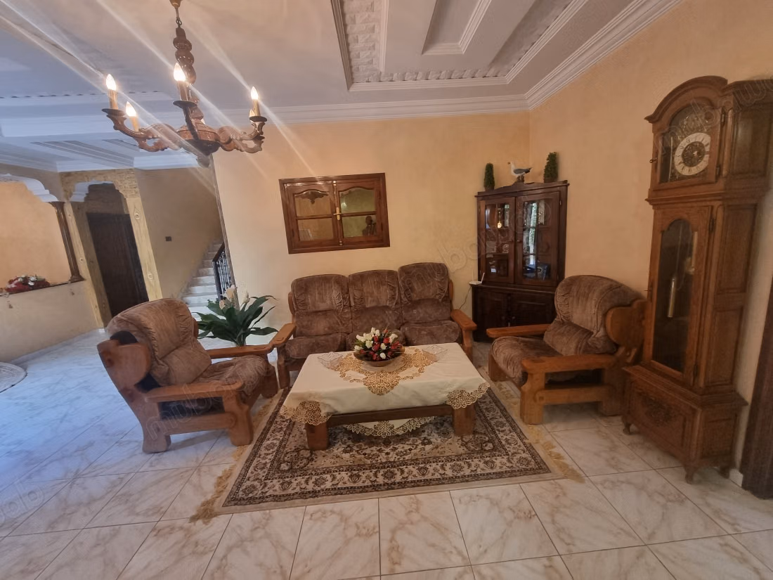 Magnifique villa à louer à Hay Dakhla. 3 grandes pièces. Porte blindée et résidence sécurisée