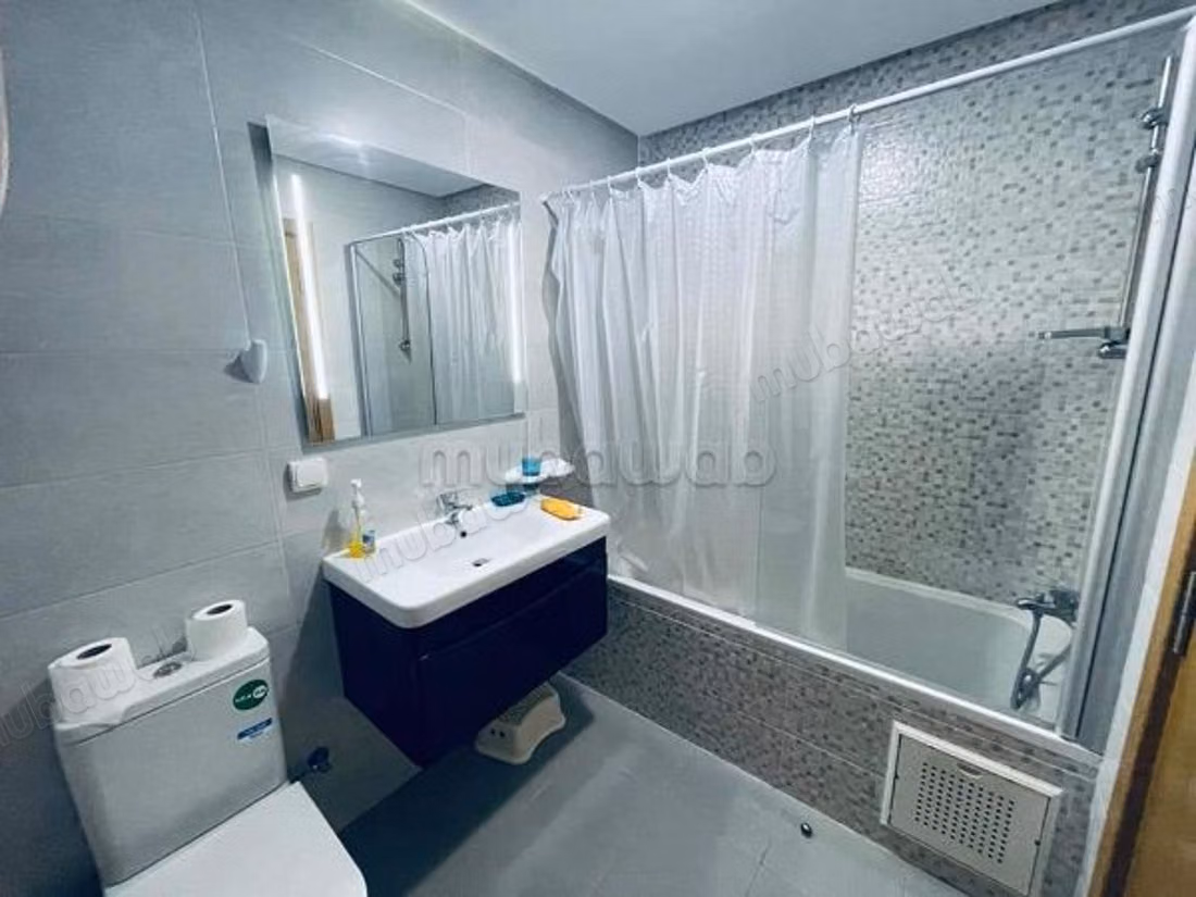Appartements à louer en Centre Ville. 
Surface de 72 m². 
Piscine, climatisation