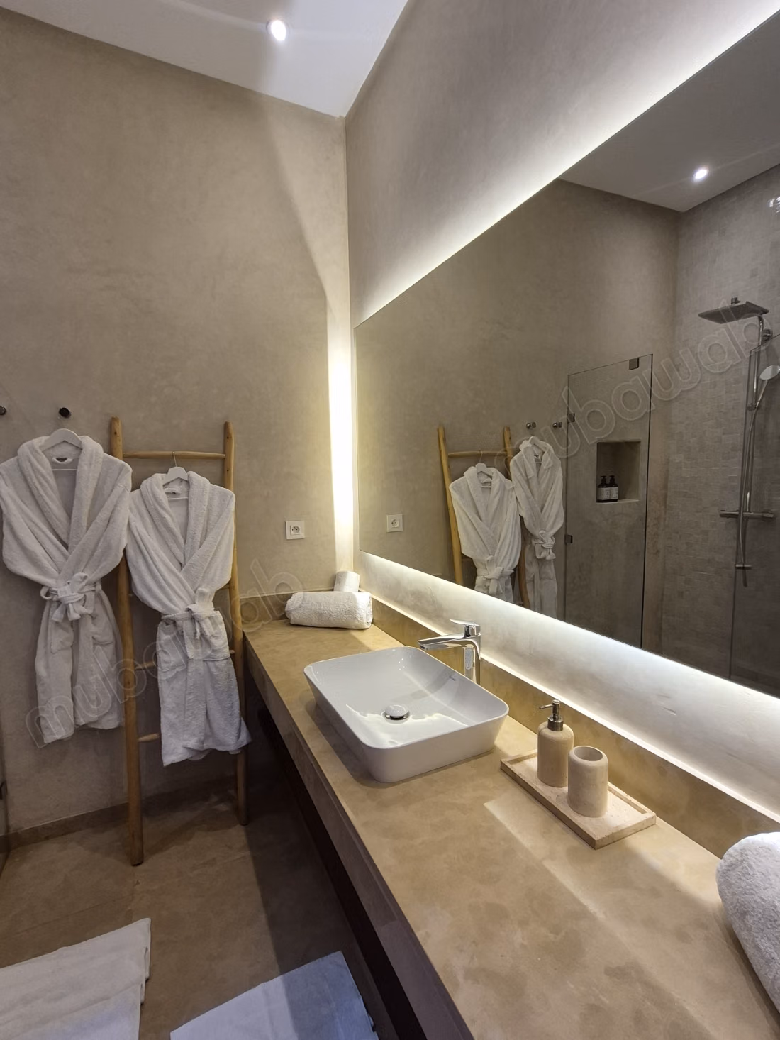 Luxe villa te koop in Amelkis. 1700m2. 6 mooie suites