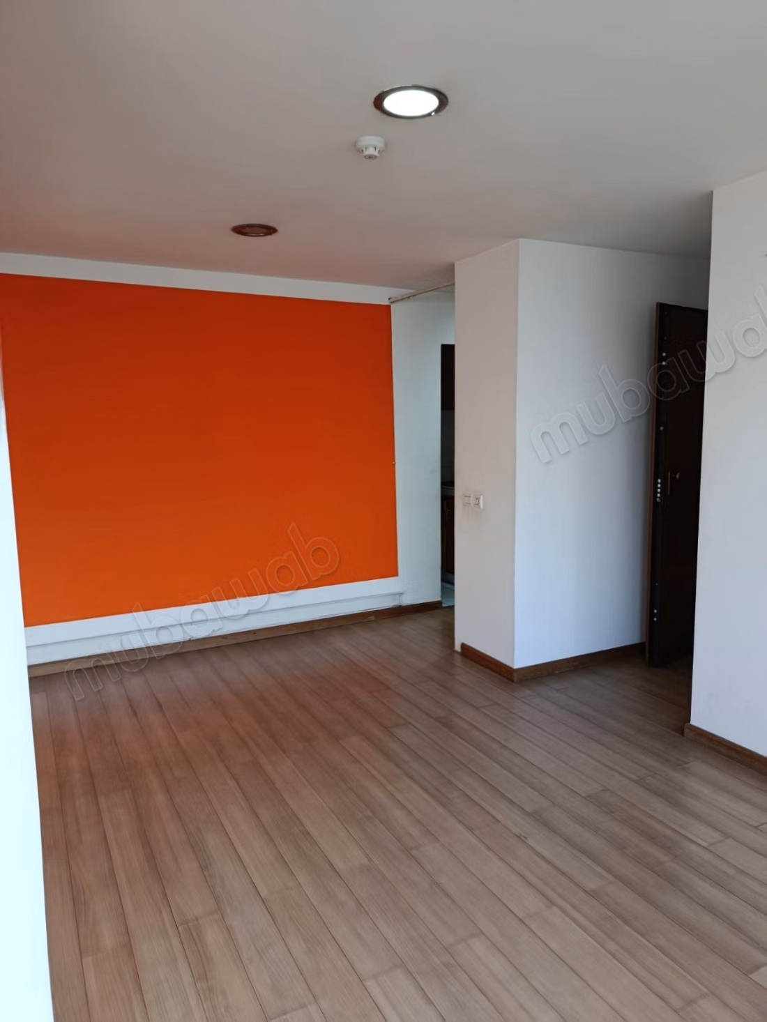 Bureaux en vente à Les Hôpitaux.
Superficie 122 m².
Air conditionné