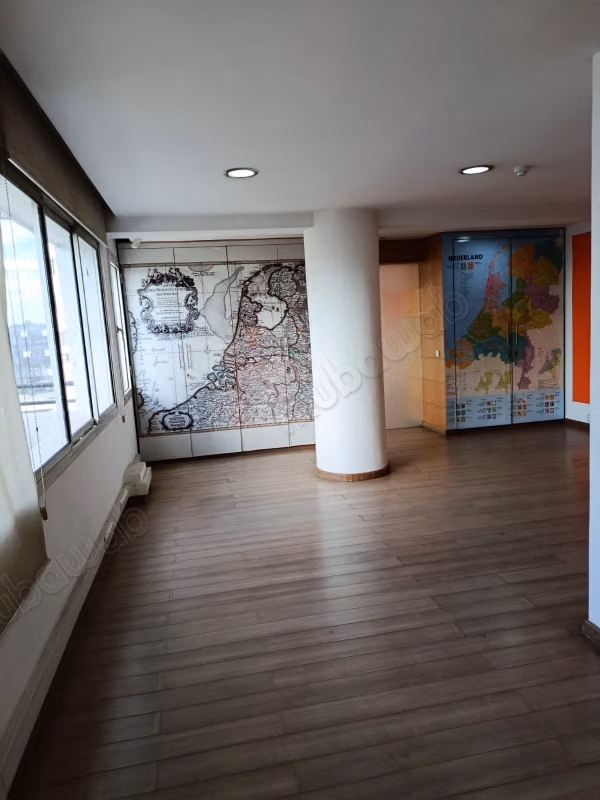 Bureaux en vente à Les Hôpitaux.
Superficie 122 m².
Air conditionné