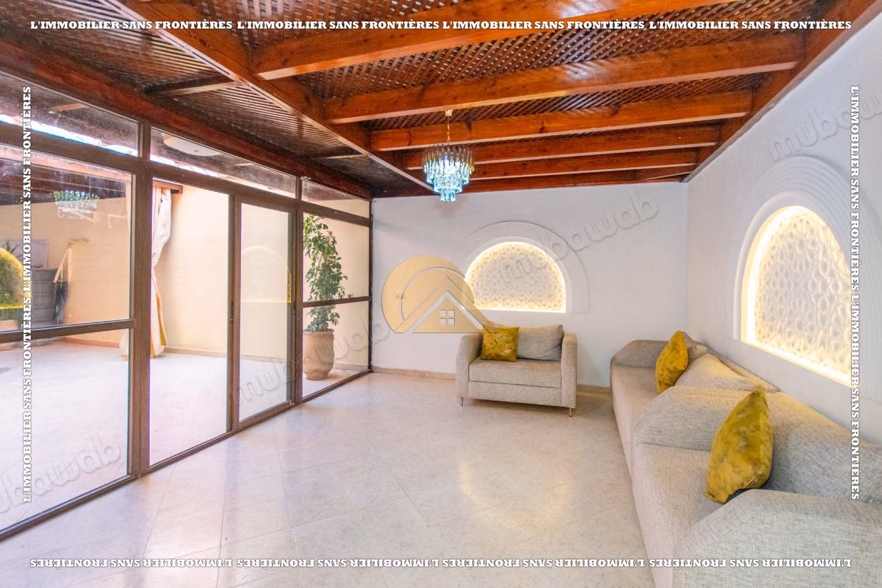 Appartement de 236 m² à louer à Mabrouka – 3 chambres dont une suite, grande terrasse et parking en sous sol