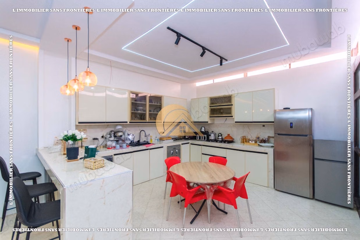 Appartement de 236 m² à louer à Mabrouka – 3 chambres dont une suite, grande terrasse et parking en sous sol