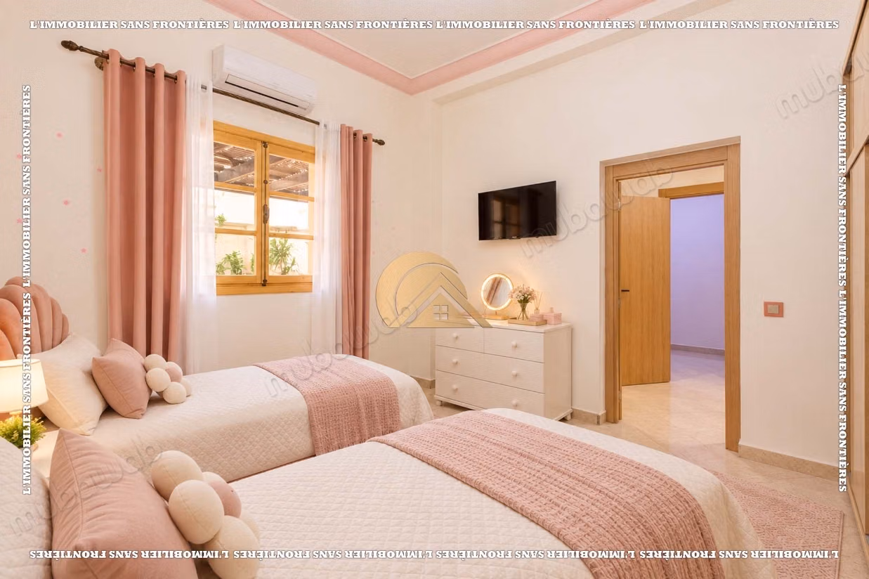 Appartement de 236 m² à louer à Mabrouka – 3 chambres dont une suite, grande terrasse et parking en sous sol