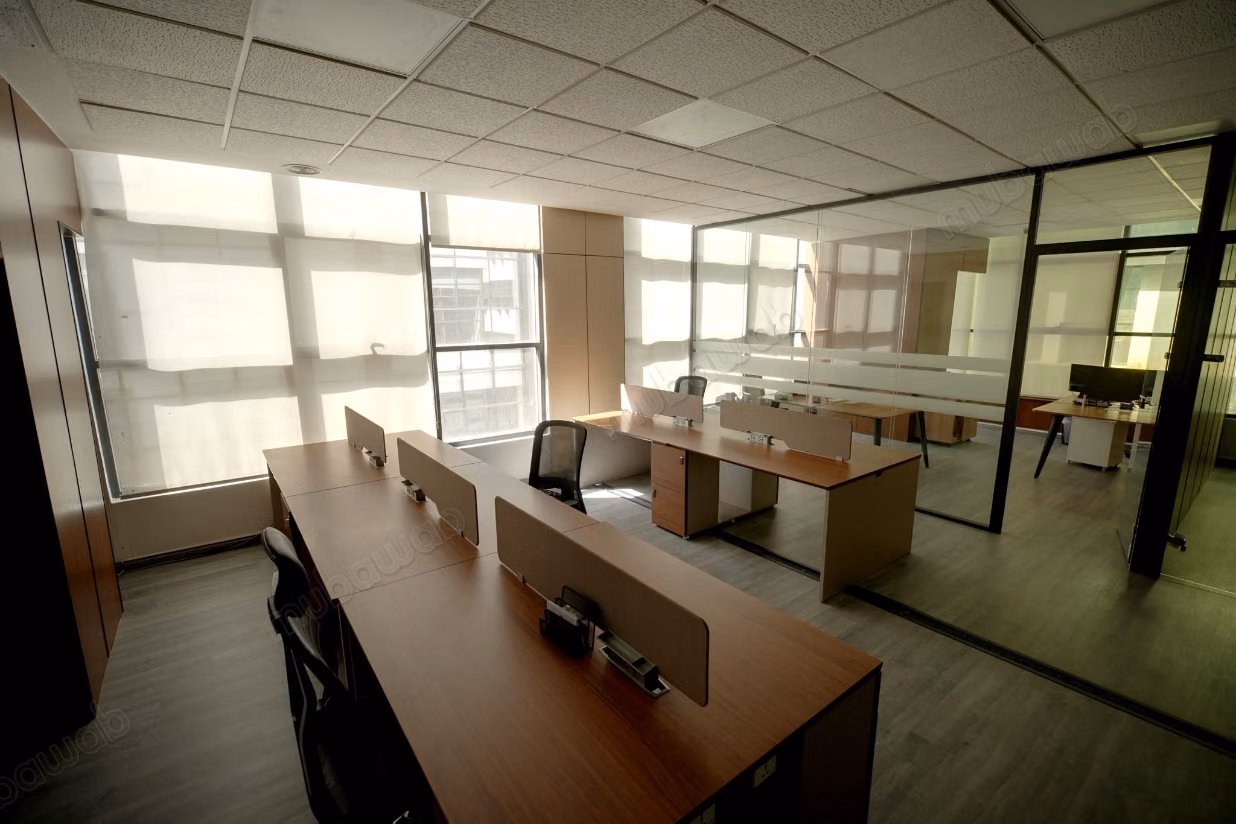 Bureaux à louer à Sidi Maarouf. Surface de 260 m². Cuisine entièrement équipée