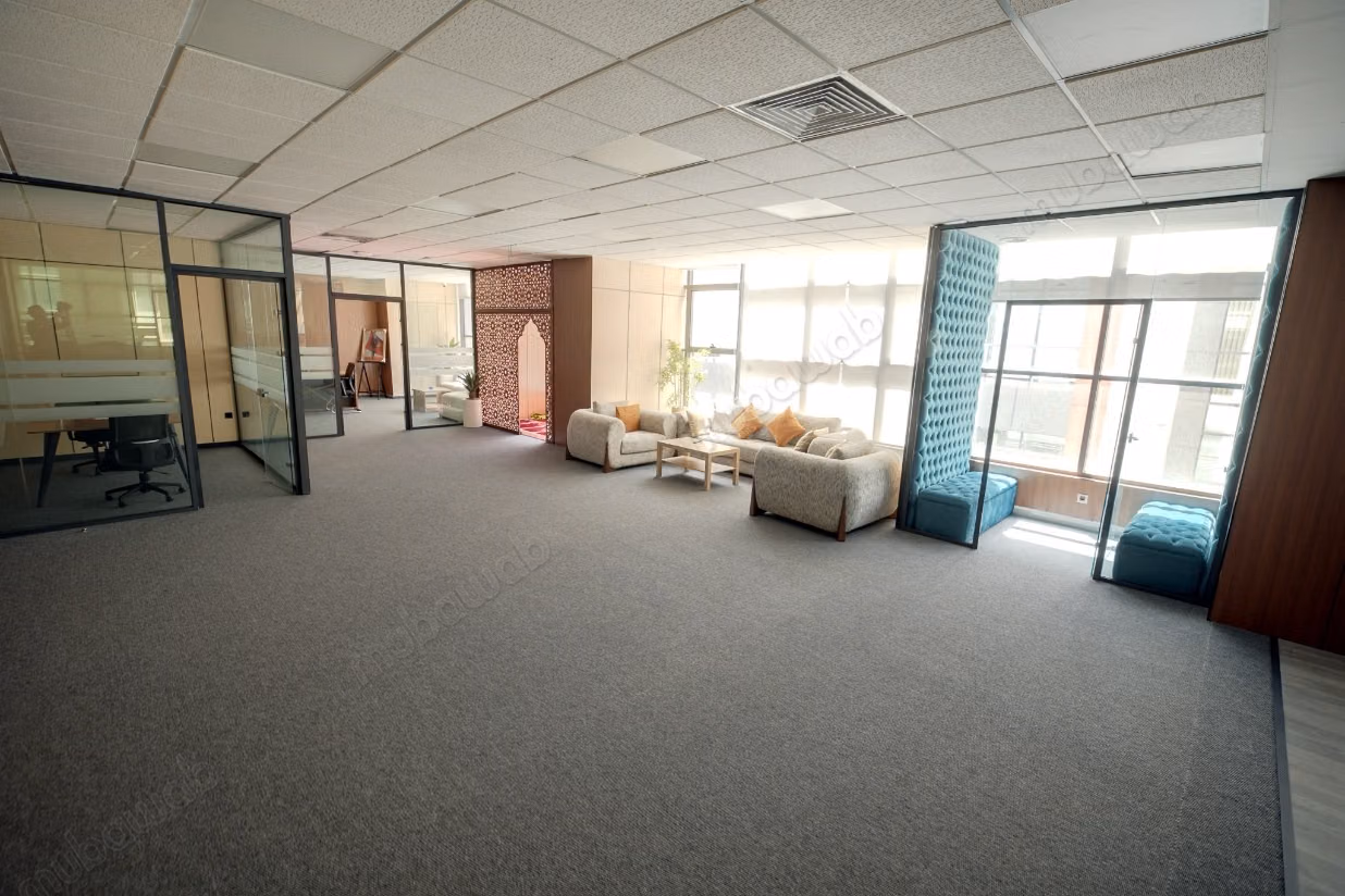 Bureaux à louer à Sidi Maarouf. Surface de 260 m². Cuisine entièrement équipée