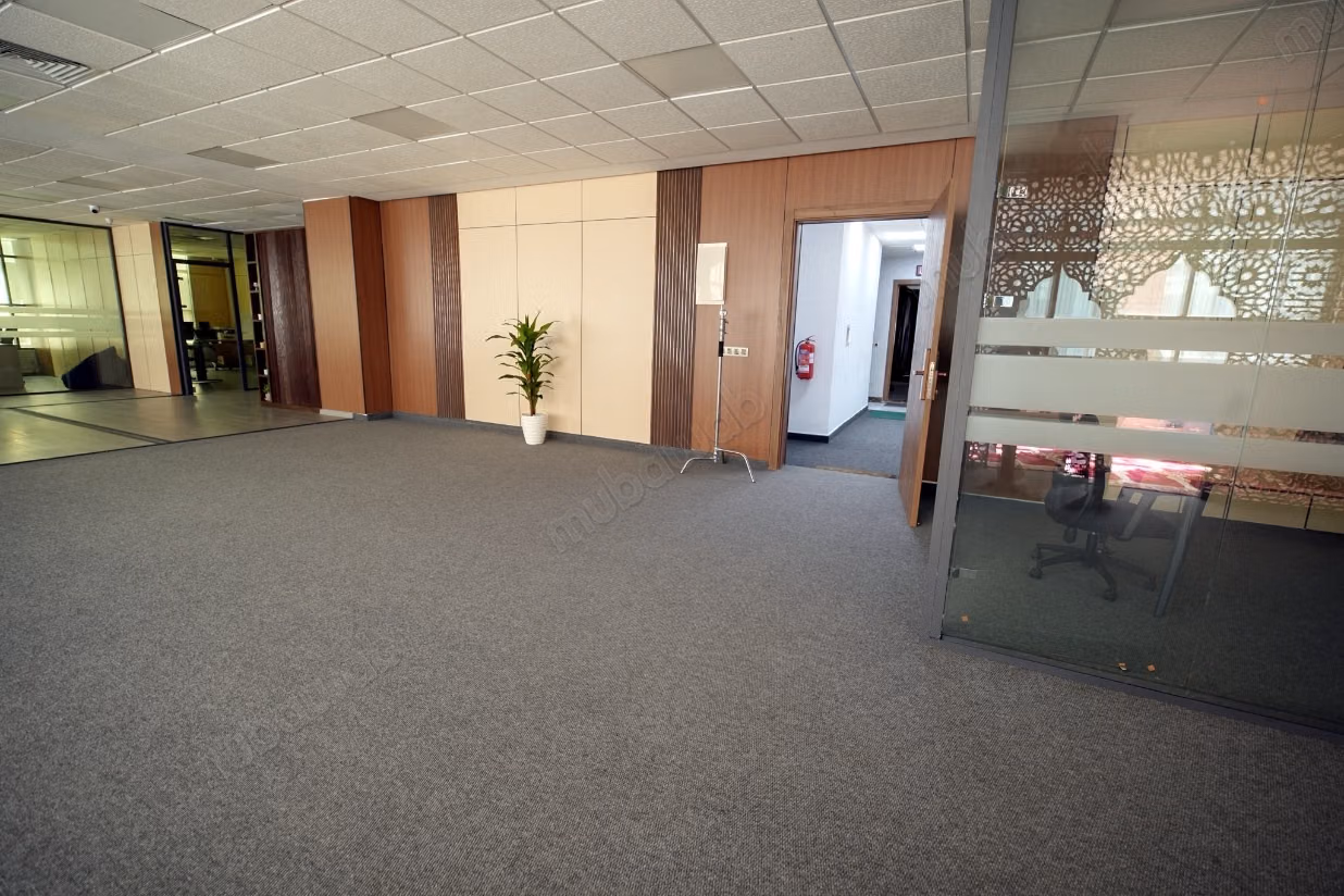 Bureaux à louer à Sidi Maarouf. Surface de 260 m². Cuisine entièrement équipée