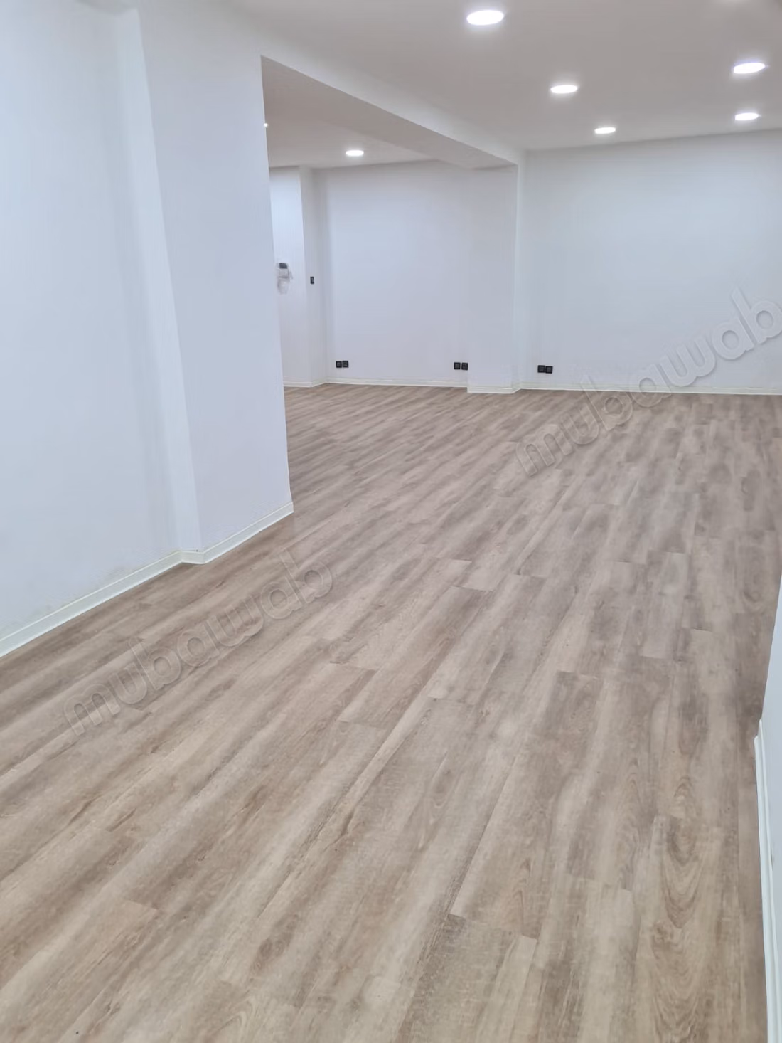 Bureaux à louer à Gauthier. Superficie de 117 m². Service de conciergerie disponible, climatisation générale