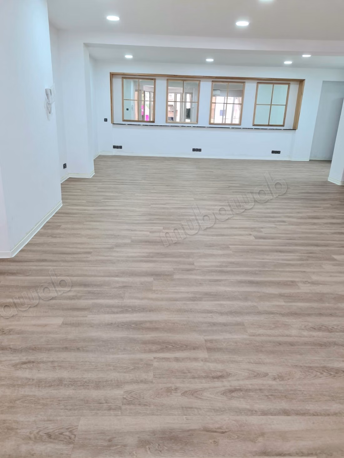Bureaux à louer à Gauthier. Superficie de 117 m². Service de conciergerie disponible, climatisation générale