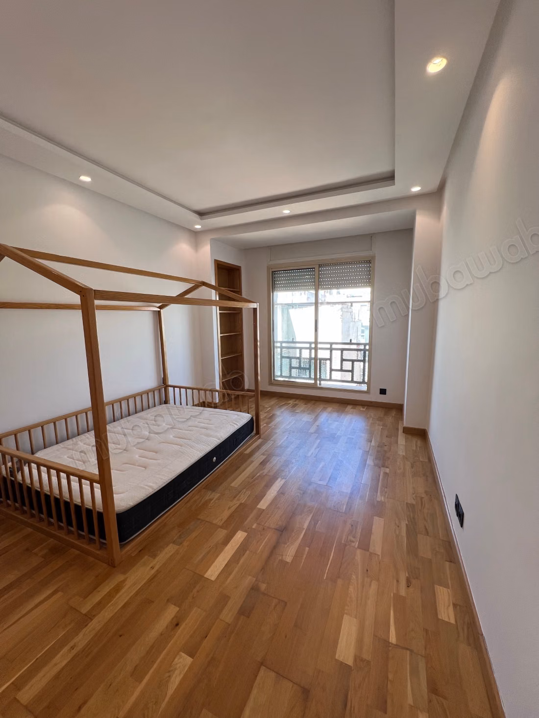 Bel appartement en location à Gauthier.
Surface totale 200 m².
Meublé