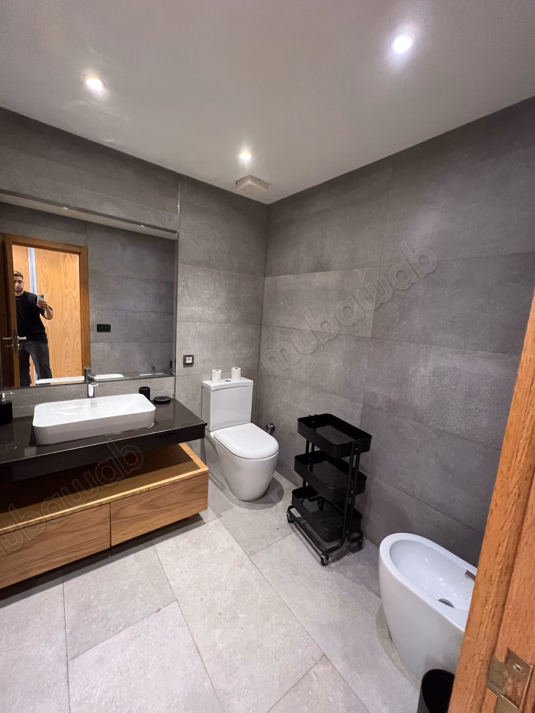Bel appartement en location à Gauthier.
Surface totale 200 m².
Meublé