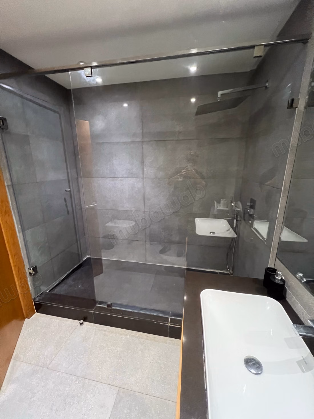 Bel appartement en location à Gauthier.
Surface totale 200 m².
Meublé