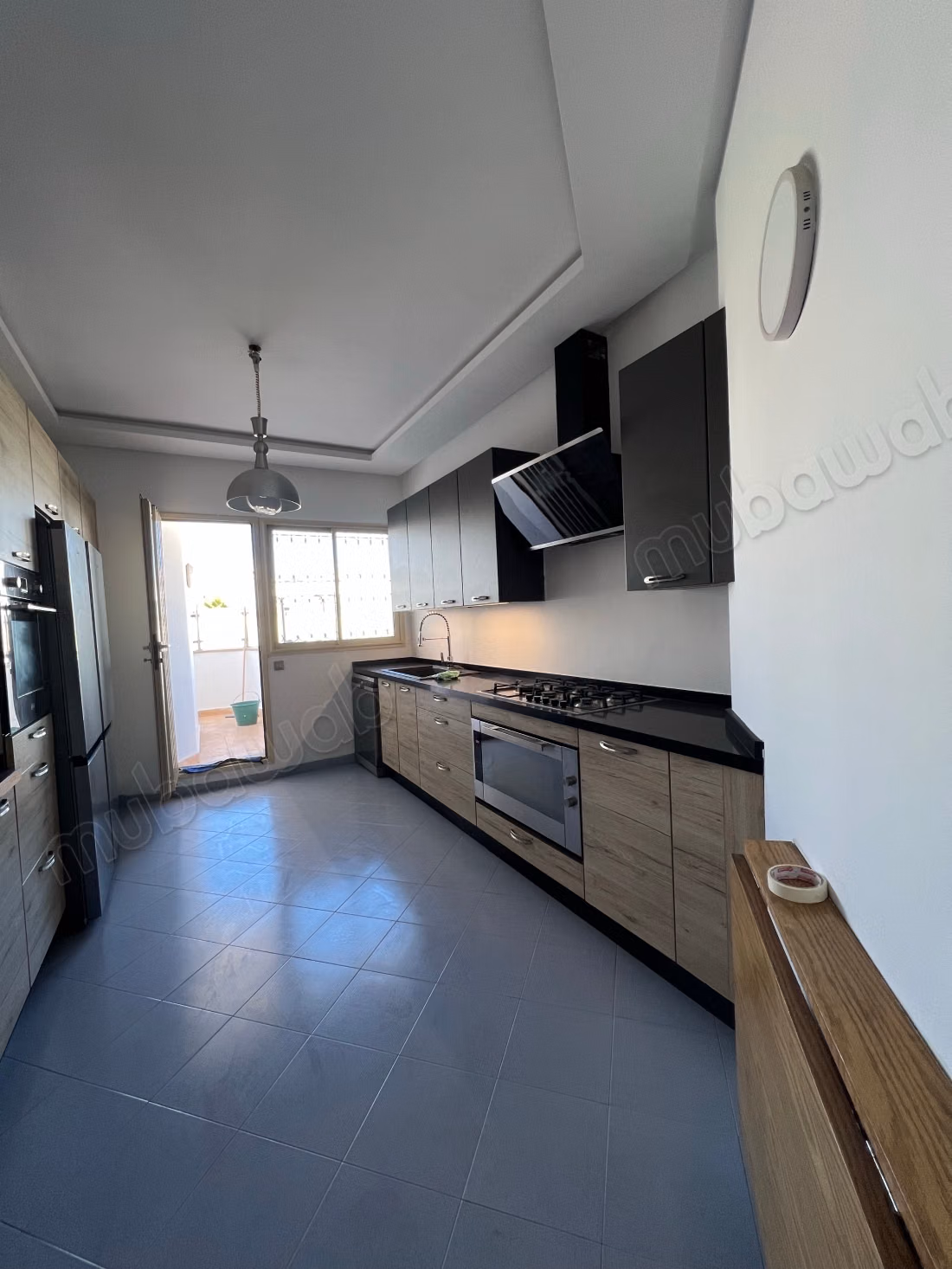 Bel appartement en location à Gauthier.
Surface totale 200 m².
Meublé