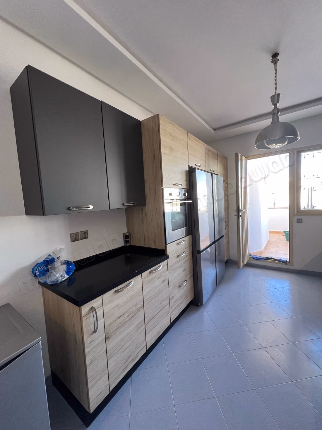 Bel appartement en location à Gauthier.
Surface totale 200 m².
Meublé