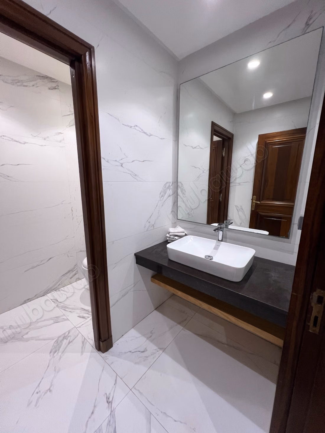 Bel appartement en location à Gauthier.
Surface totale 200 m².
Meublé