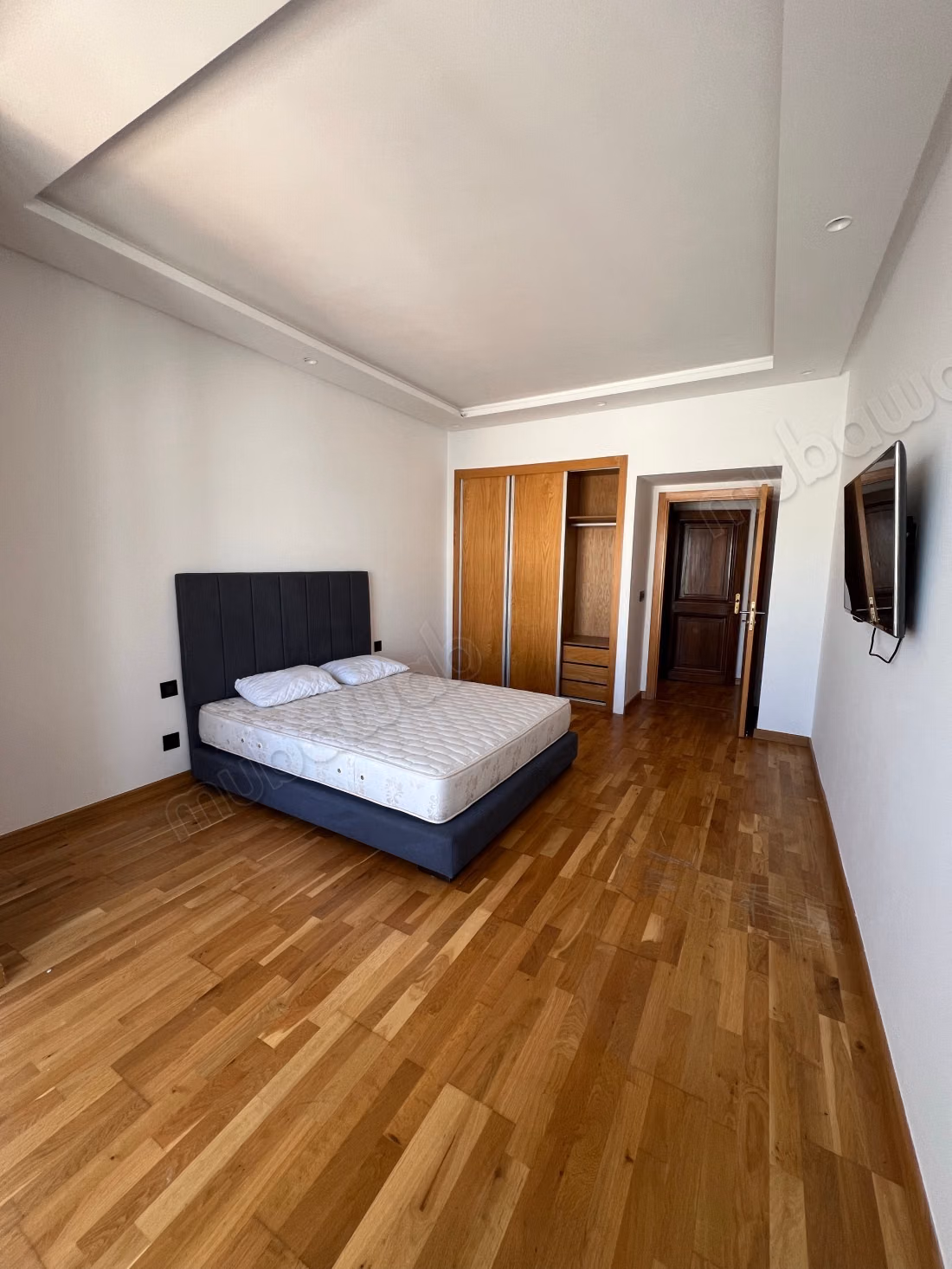 Bel appartement en location à Gauthier.
Surface totale 200 m².
Meublé