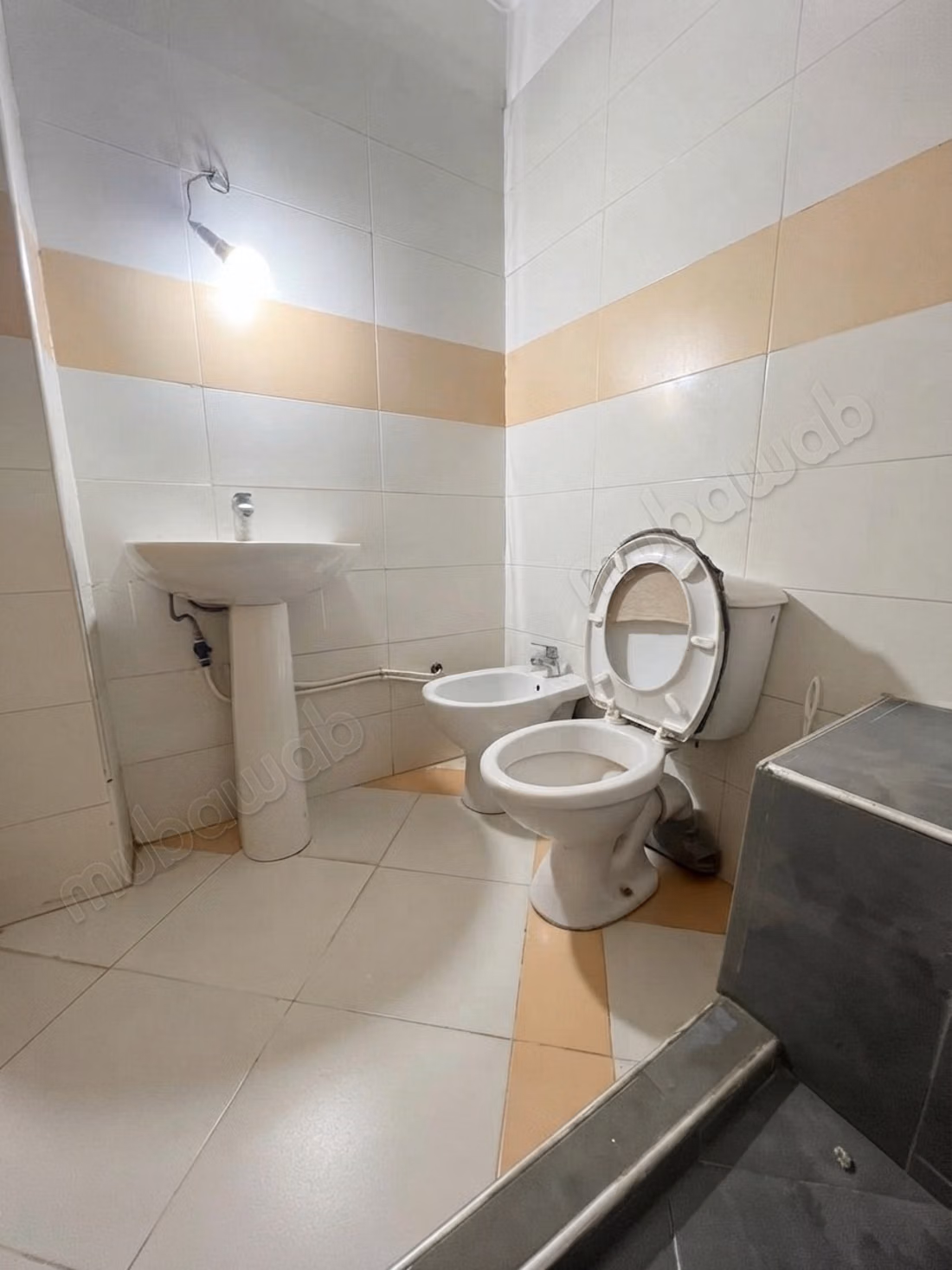 Duplex 3 chambres au RDC avec salon lumineux — 4