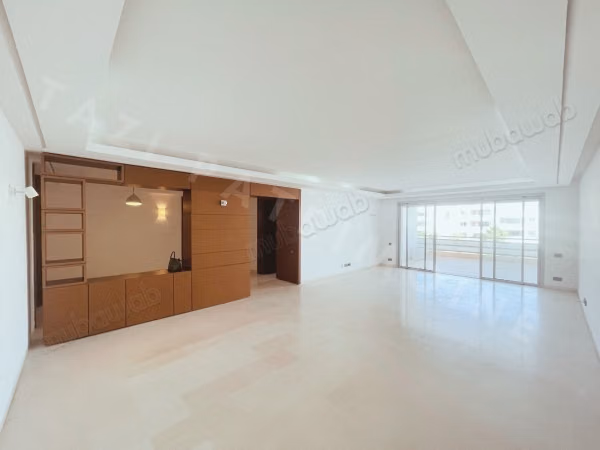 Te koop prachtig appartement met 3 slaapkamers, terras en uitzicht op zee