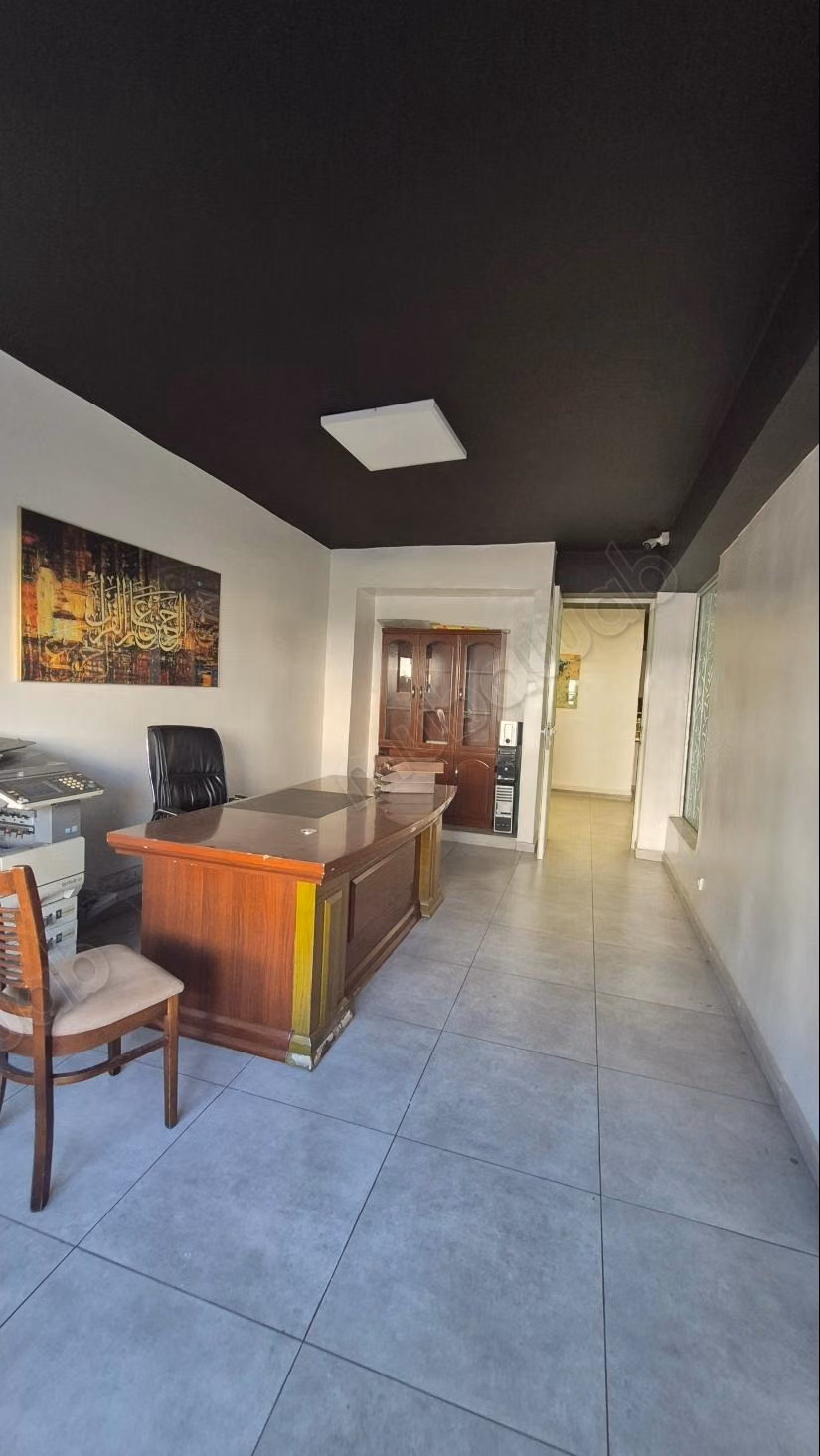 Vend local commercial à Hay Alfarah.
Surface de 620 m²