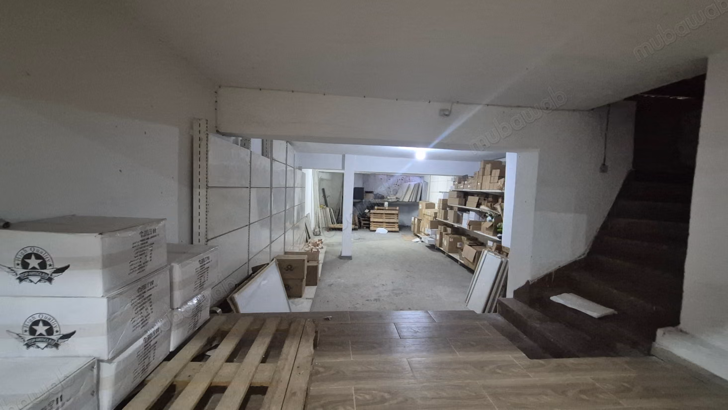 Vend local commercial à Hay Alfarah.
Surface de 620 m²