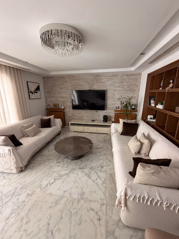 Superbe appartement à vendre à Les Berges Du Lac 2. Superficie 200 m²