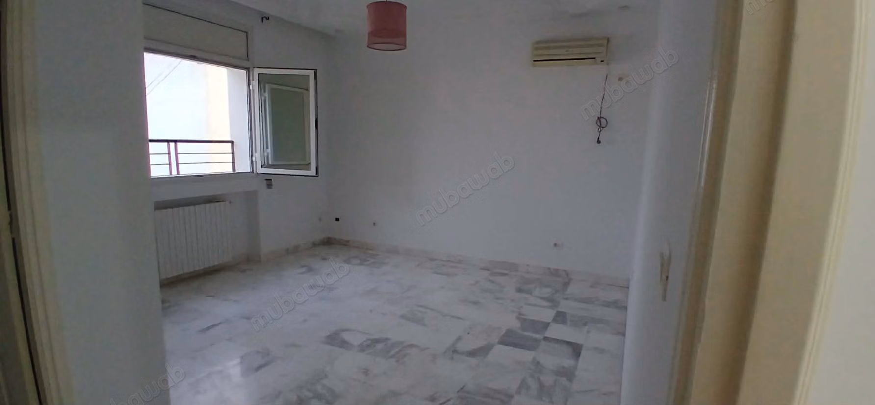 Villa de haut standing à louer à La Marsa Ville. 1 Pièce. Système de parabole et résidence sécurisée