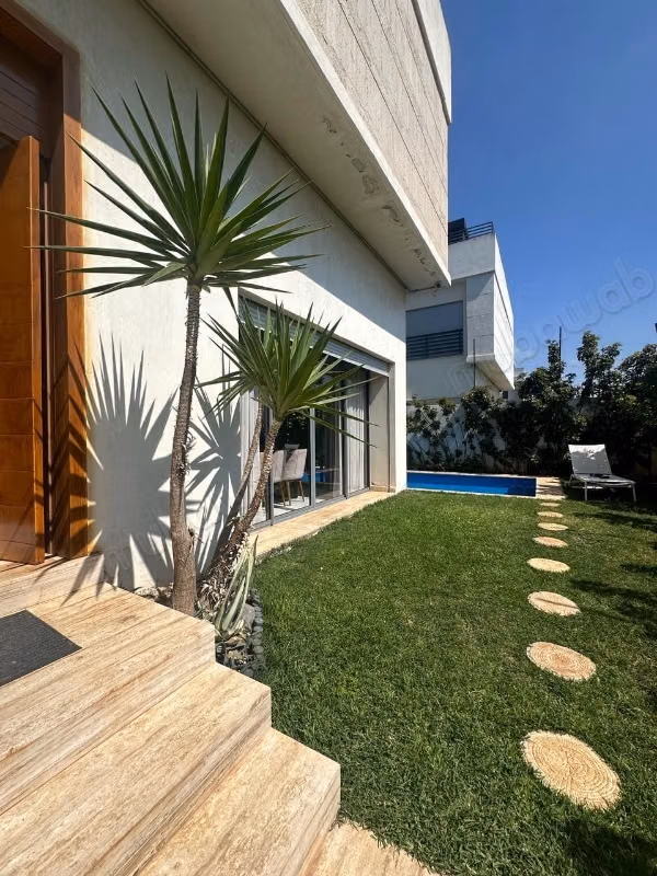 Somptuosa casa en venta en Dar Bouazza. 3 habitaciones. Gran piscina