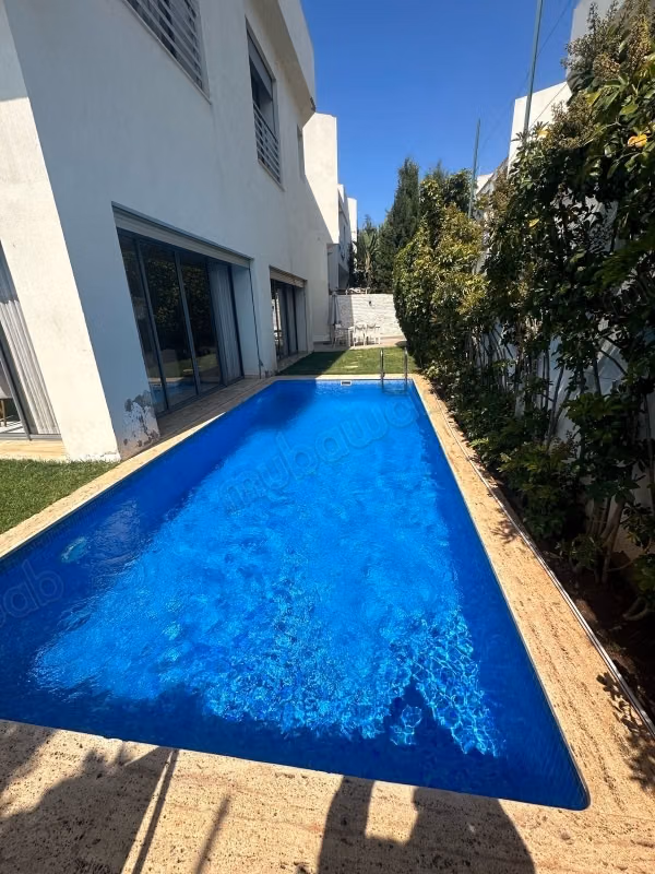 Luxurious house for sale in Dar Bouazza. 3 bedrooms. Large pool