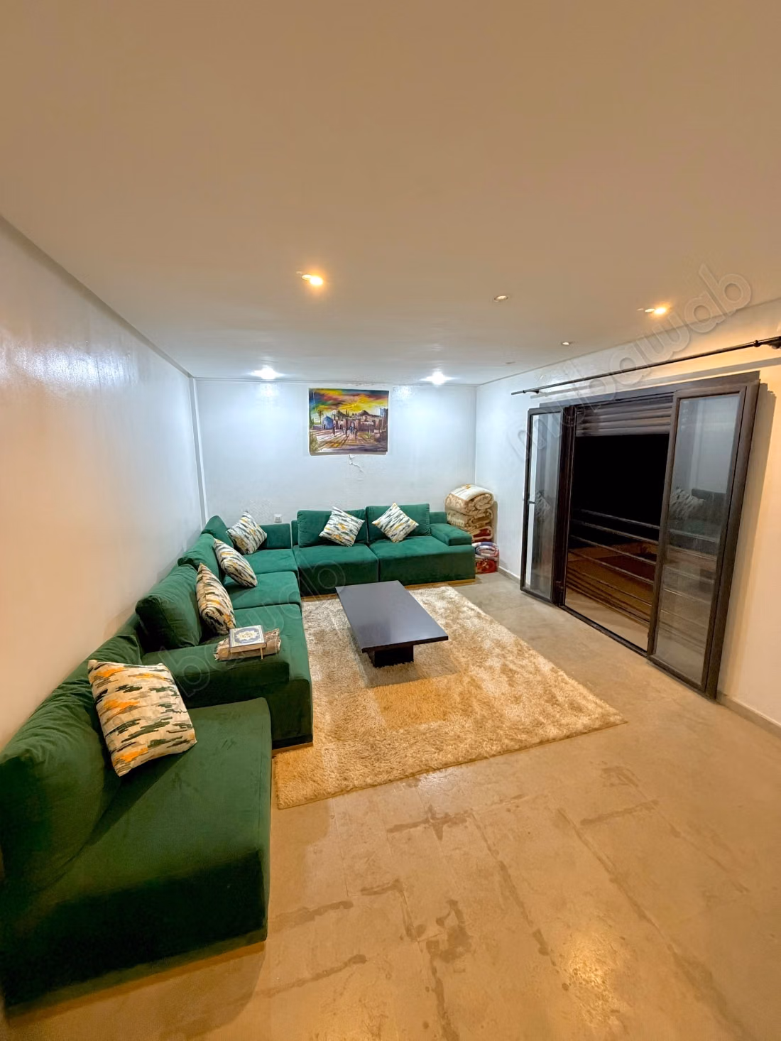 Superbe appartement à vendre à Guéliz.
Surface de 130 m².
Bien meublé — 2