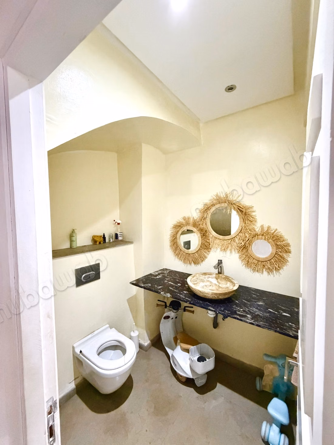 Superbe appartement à vendre à Guéliz.
Surface de 130 m².
Bien meublé — 5
