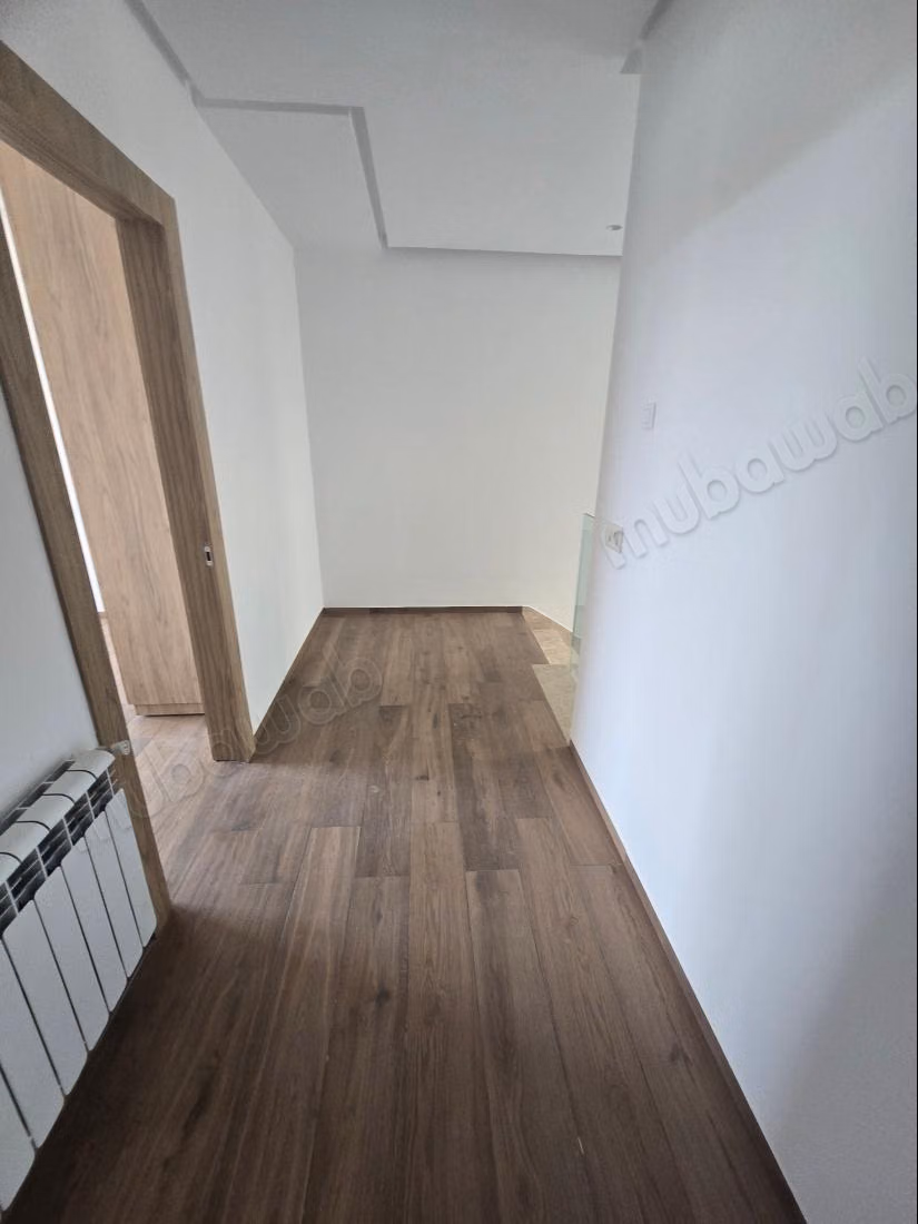 Magnifique villa à louer à Cité Les Pins. Superficie 280 m². Porte blindée et résidence sécurisée
