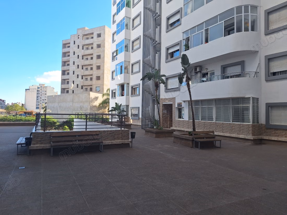 Très bel appartement en location à Branes 2.
Superficie 91 m².
Bien meublé