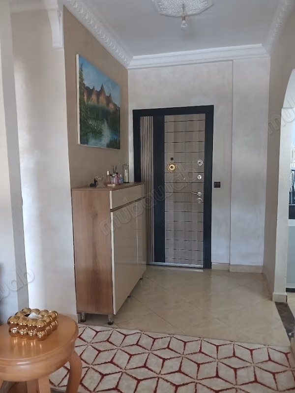 In vendita: Appartamento a Beni Yeklef. 2 camere da letto. Porta sicura