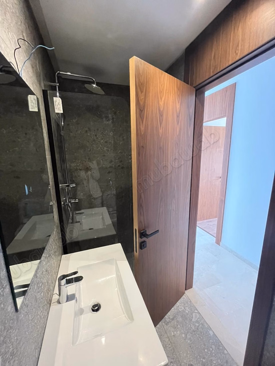 Appartement vide à louer / TOUR 33