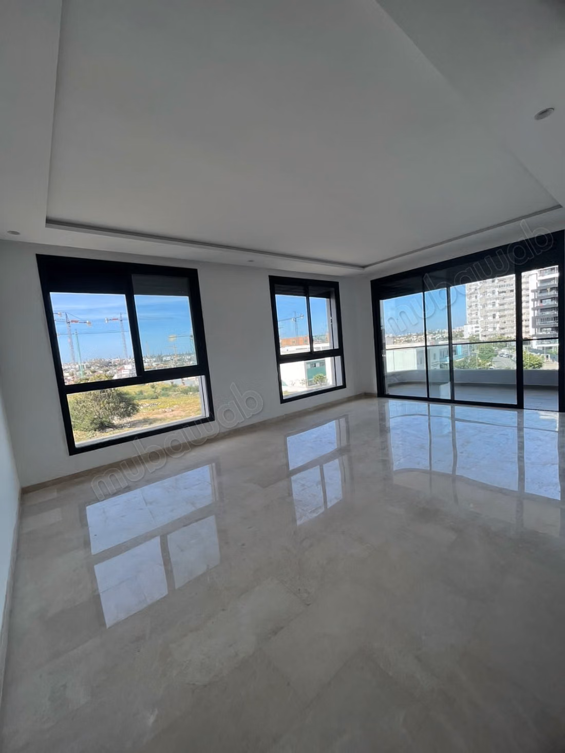 Appartement vide à louer / TOUR 33