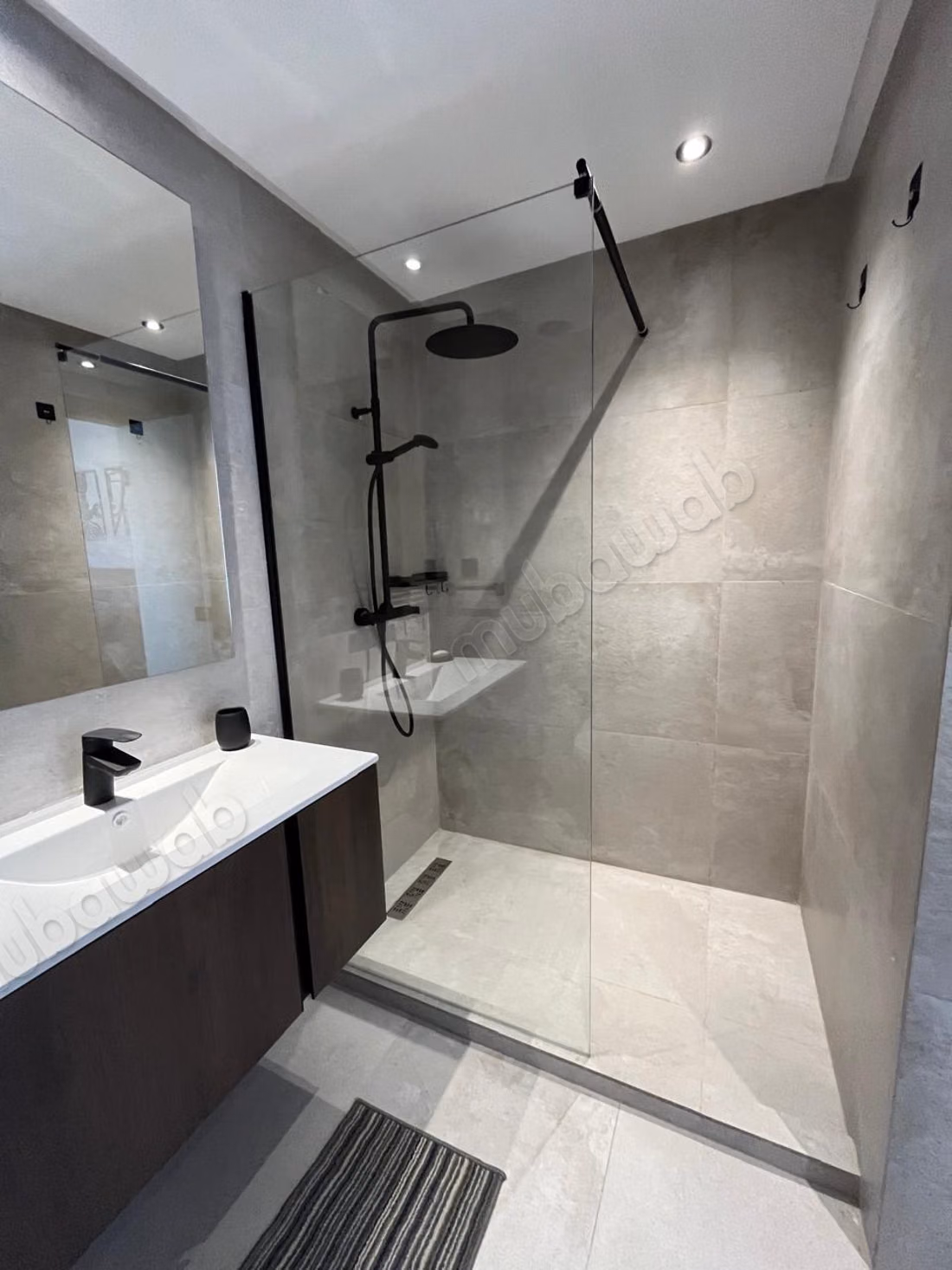 Appartement vide à louer / TOUR 33