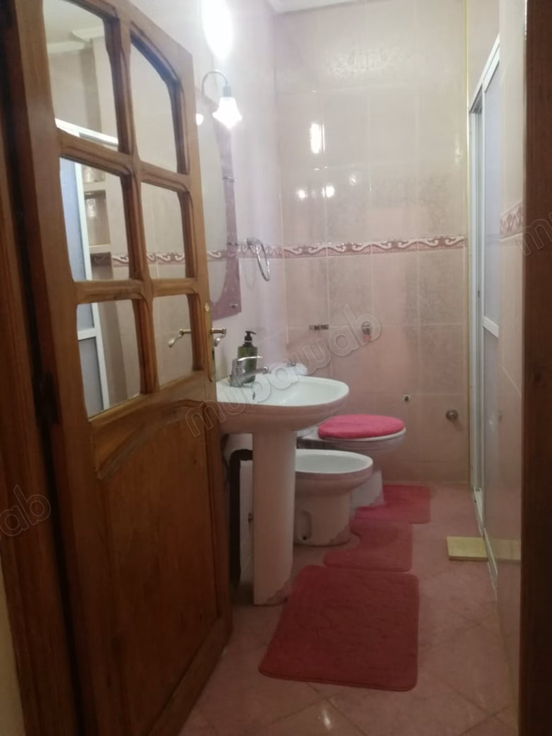 Appartamenti in affitto a Chefchaouen. 4 grandi camere. Ambiente tranquillo con vista sulla montagna, finestre a doppio vetro.