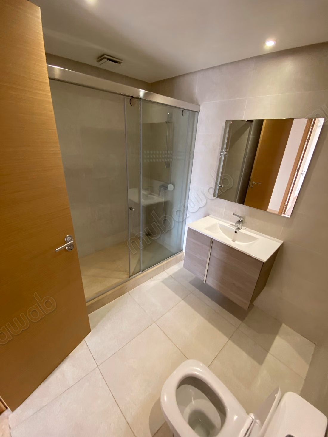 Bel apartamento en alquiler en Riyad. Superficie 105 m². Bien amueblado