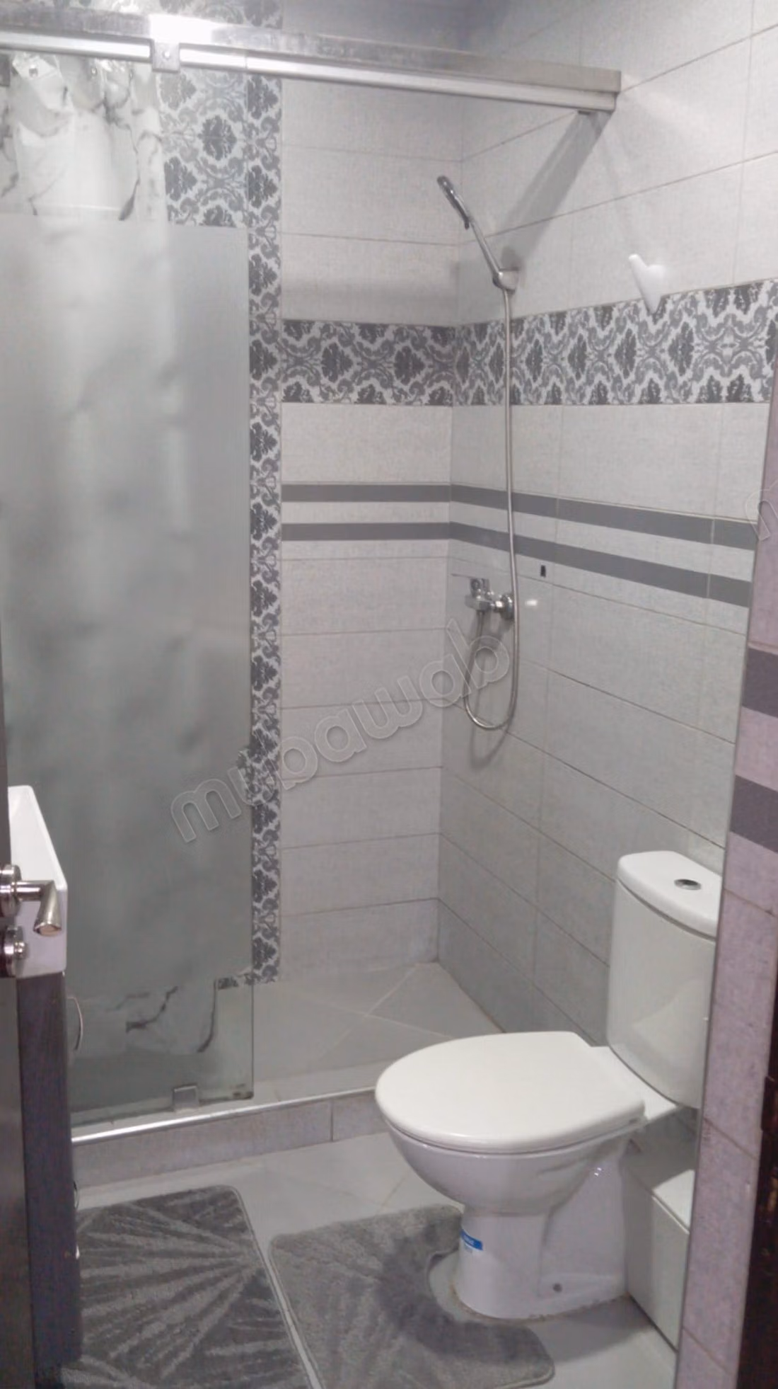 Superbe appartement à louer à Hay Mohammadi. 
Surface totale 70 m². 
Système de parabole et salon marocain