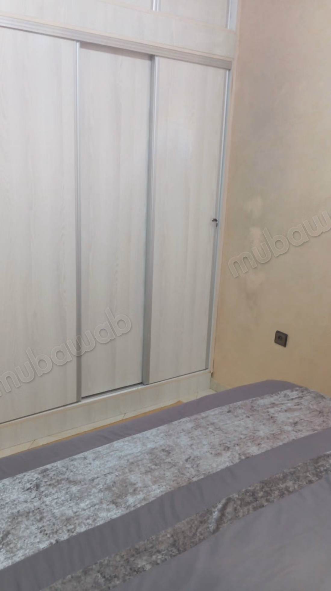 Superbe appartement à louer à Hay Mohammadi. 
Surface totale 70 m². 
Système de parabole et salon marocain