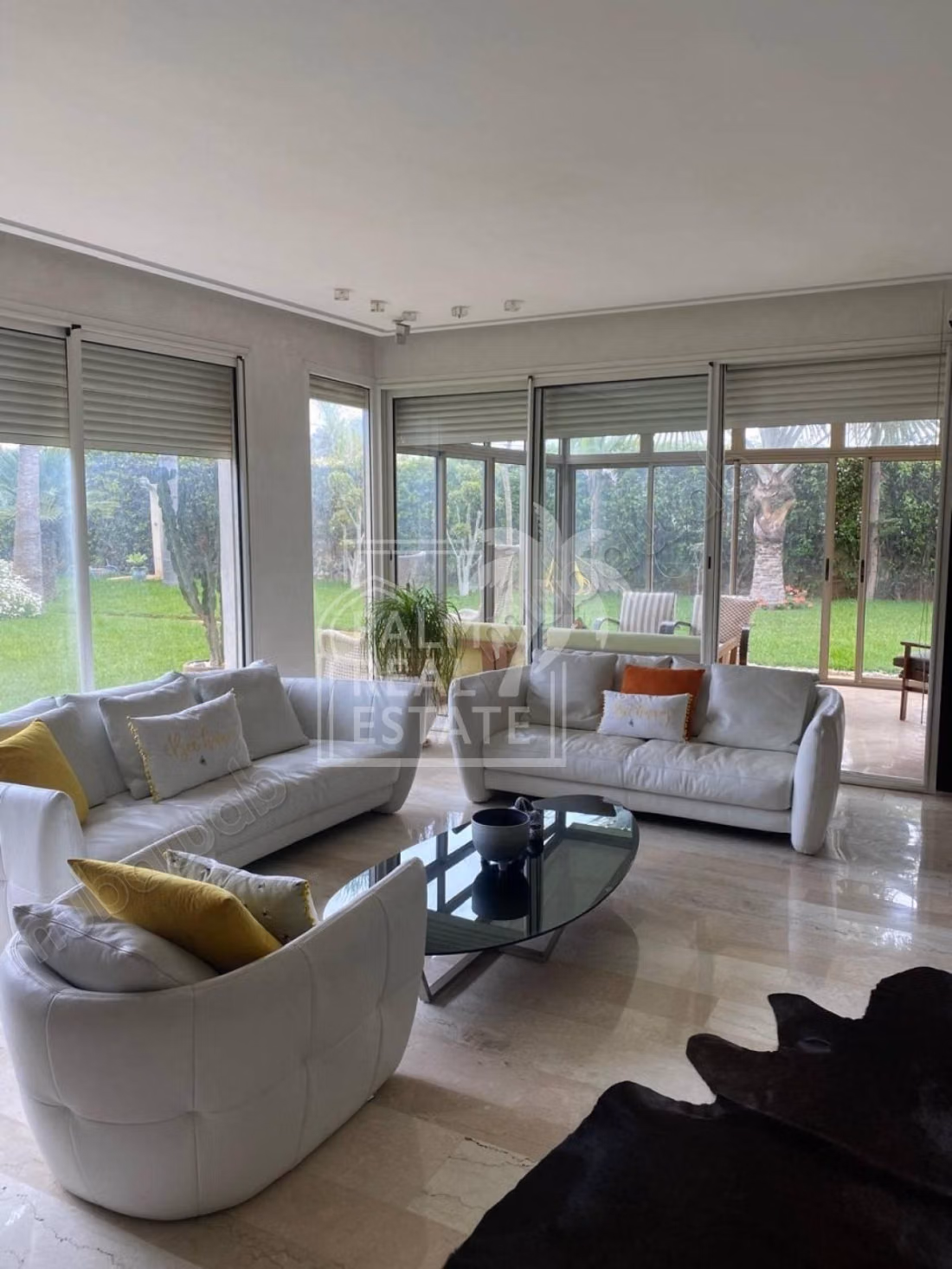 Magnifique Villa meublée à louer – Bouskoura