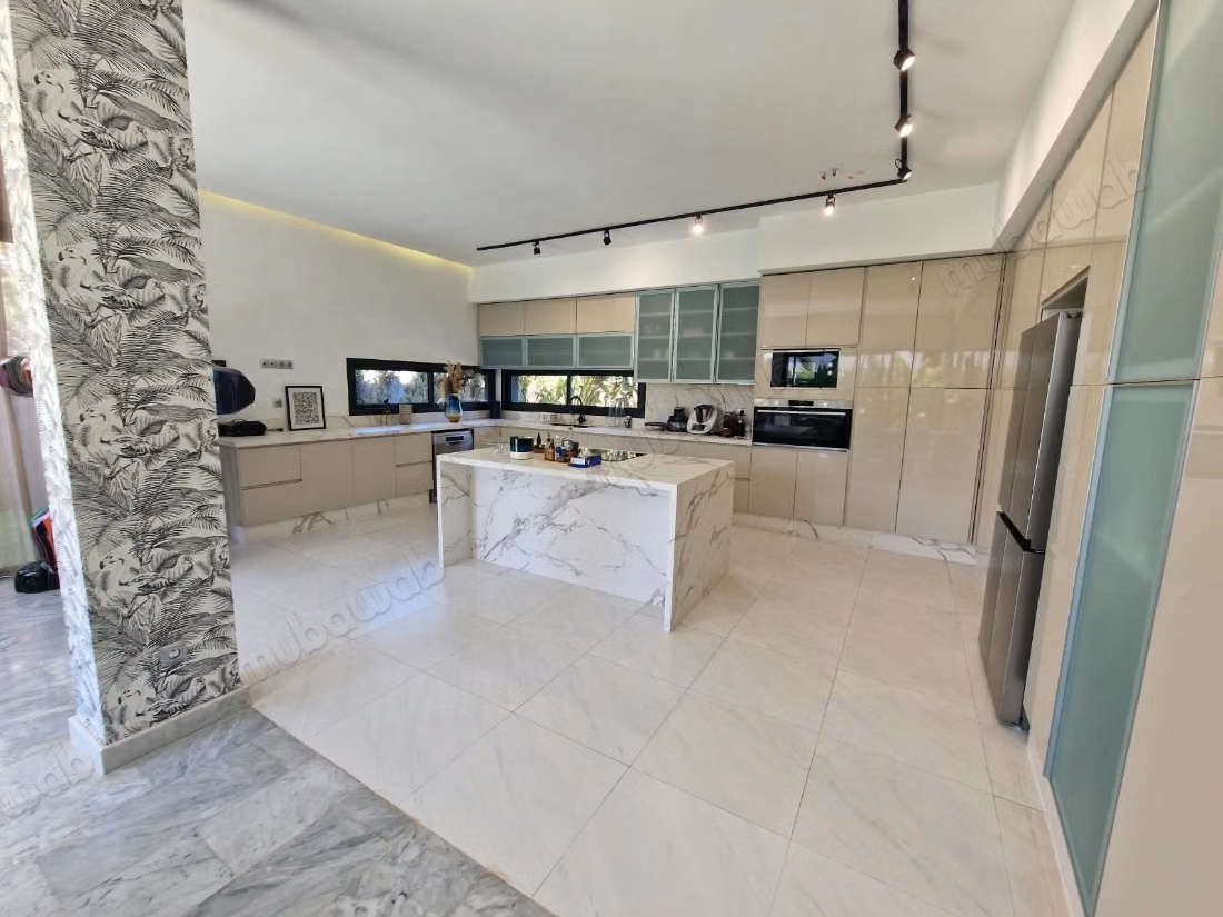 Suntuosa casa en venta en Ville Verte. 4 hermosas habitaciones. Hermosa terraza y jardín