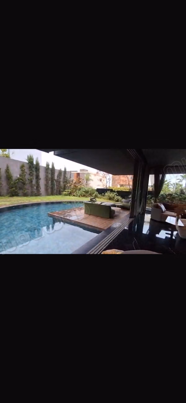 Splendide villa à vendre à Ain Diab. 6 chambres. Porte blindée et parabole
