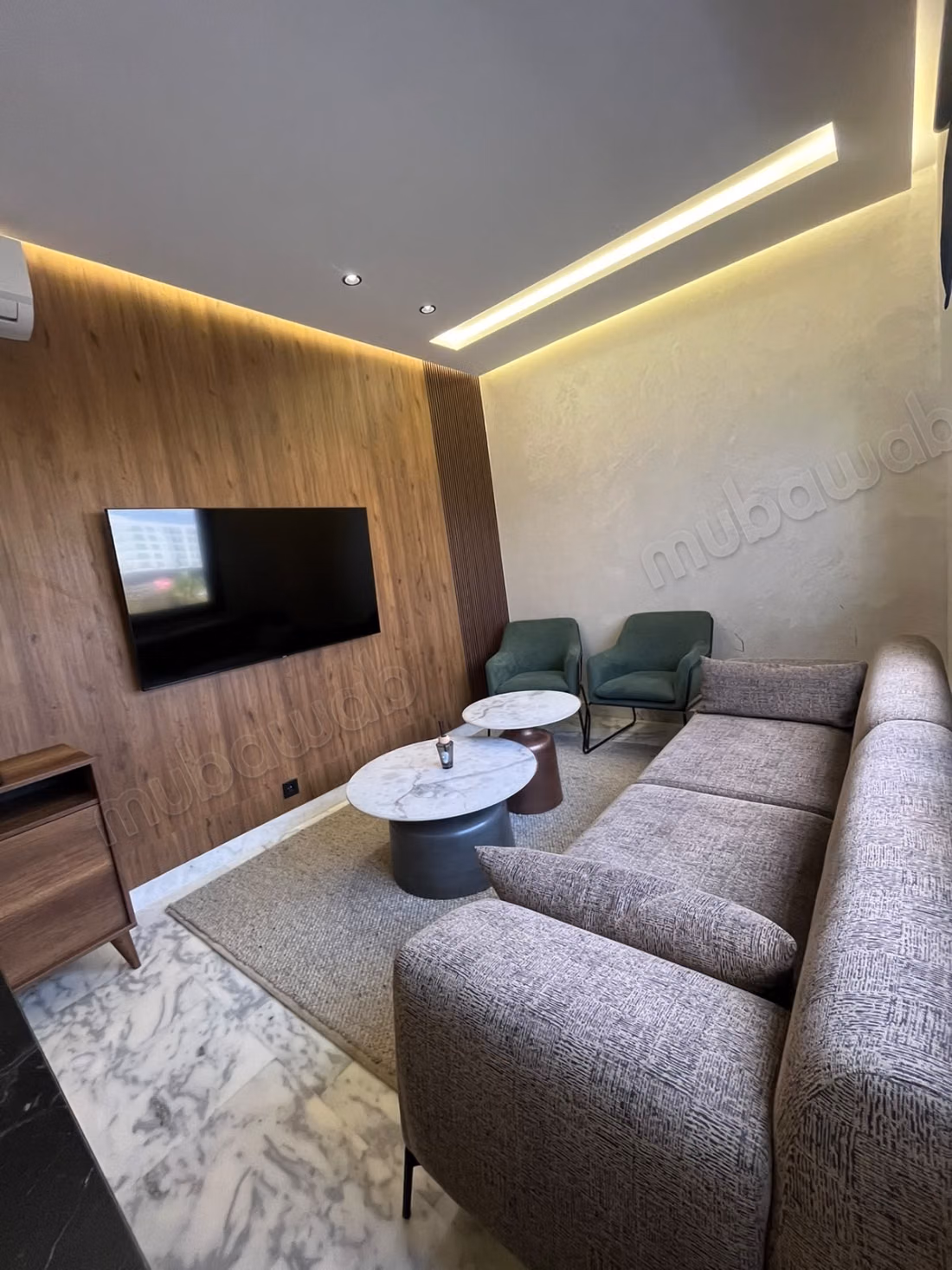 Très bel appartement en location à Oasis. 
2 pièces confortables. 
Meublé