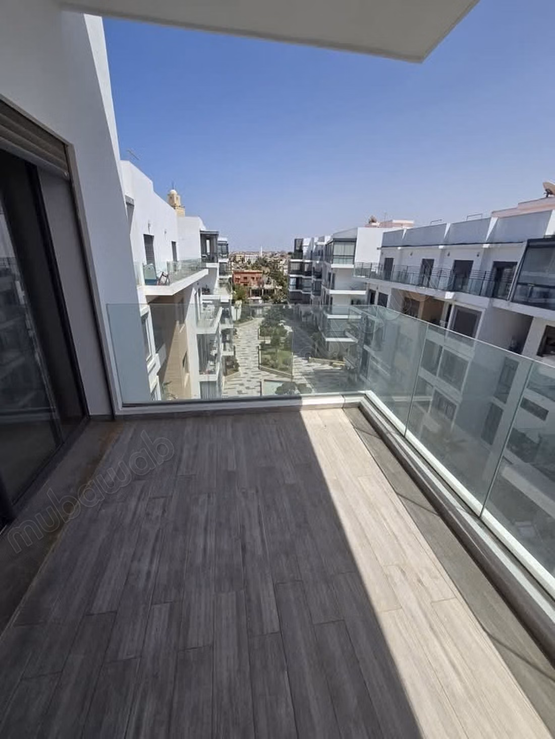 Location d'un appartement à Californie. 3 chambres agréables. Antenne parabolique, résidence sécurisée