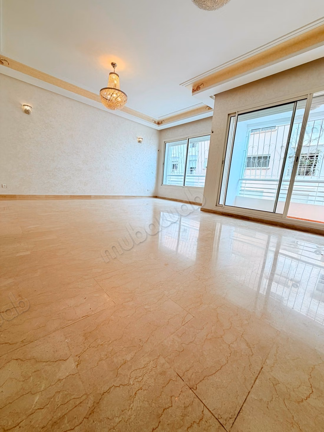 Appartement à louer à Les princesses. Superficie 137 m². Système de parabole et résidence sécurisée