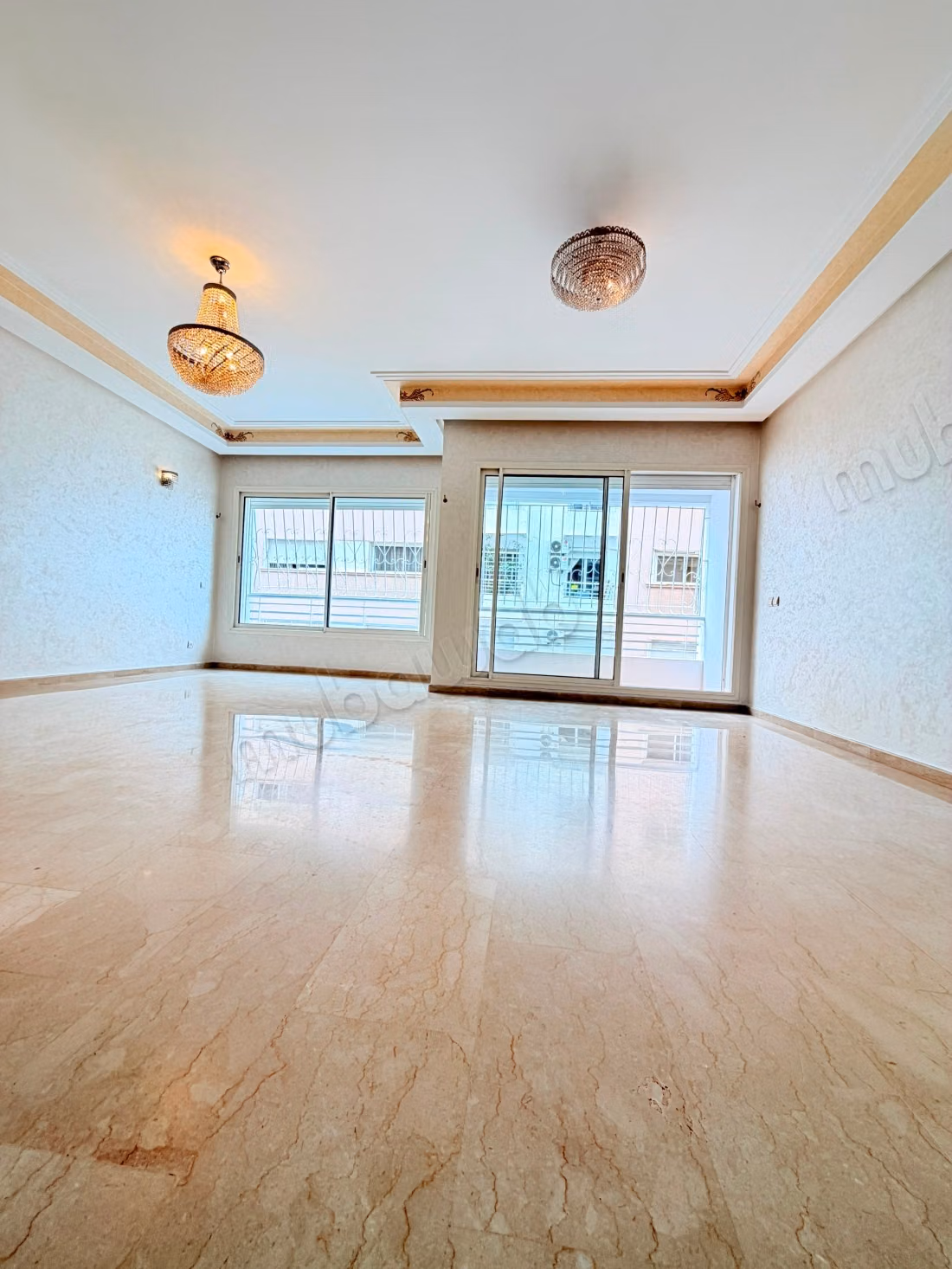Appartement à louer à Les princesses. Superficie 137 m². Système de parabole et résidence sécurisée
