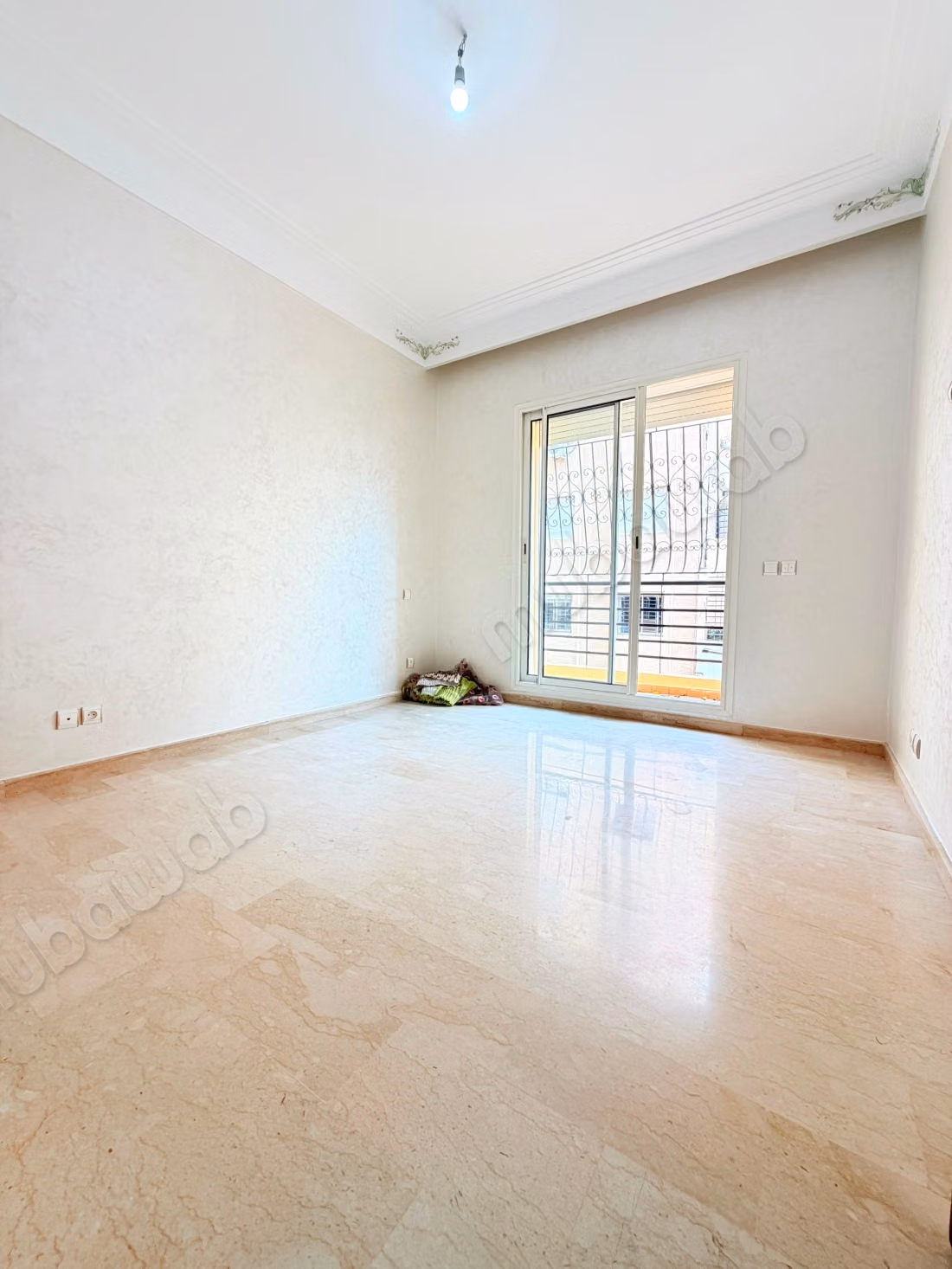 Appartement à louer à Les princesses. Superficie 137 m². Système de parabole et résidence sécurisée